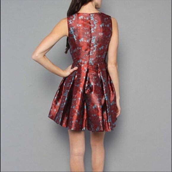 BB Dakota Cocktail Dress Box Pleated Red Brocade Abstract Fit+Flare Size 2 - Picture 13 of 14
